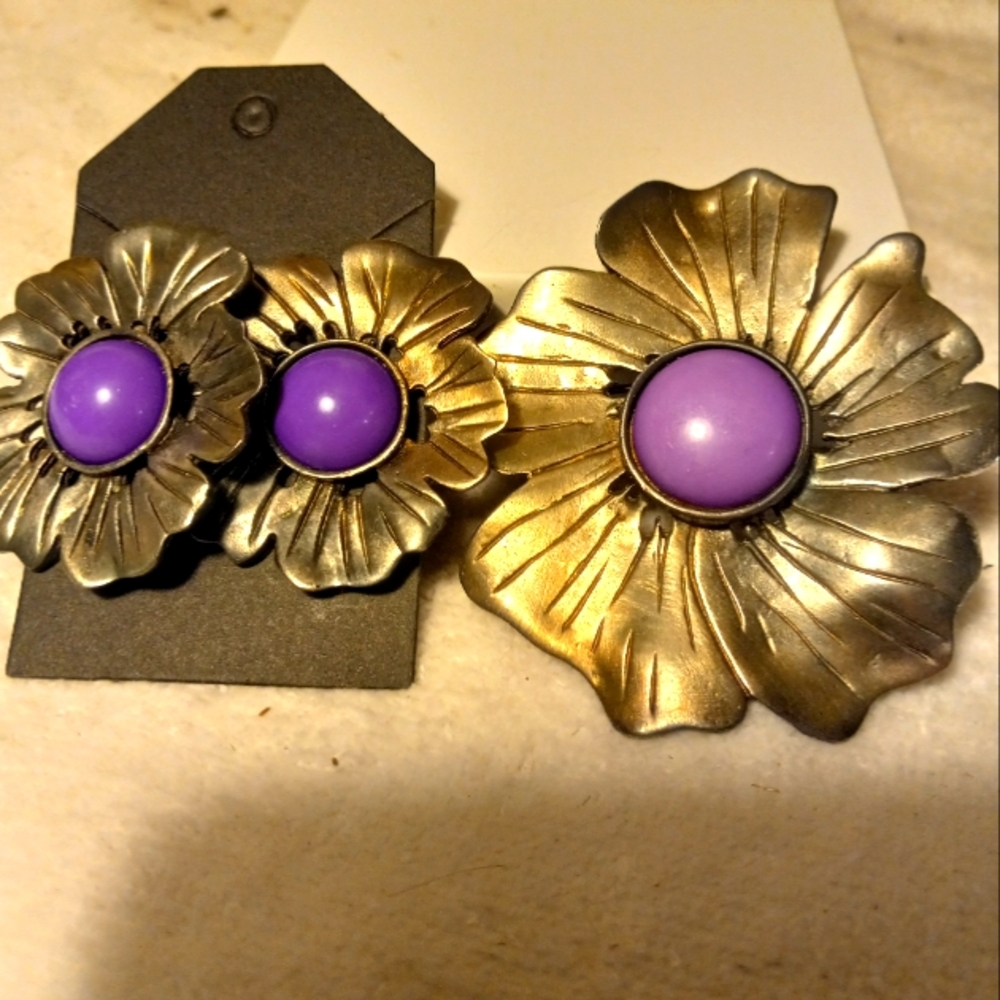 Used,not new pewter flower pin with  plastic purple  center & pierced earrings .